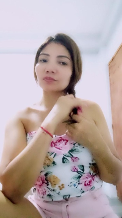Moon6744 live cam on Cam4