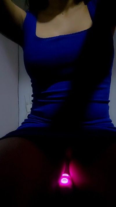 Moon6744 live cam on Cam4