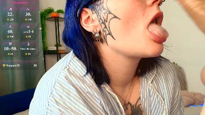 MoonlitVenom live cam on Cam4