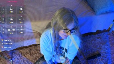MoonlitVenom live cam on Cam4