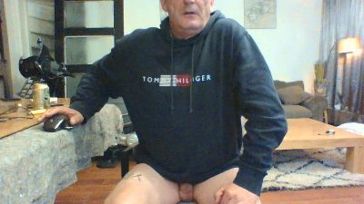 Moop75 live cam on Cam4