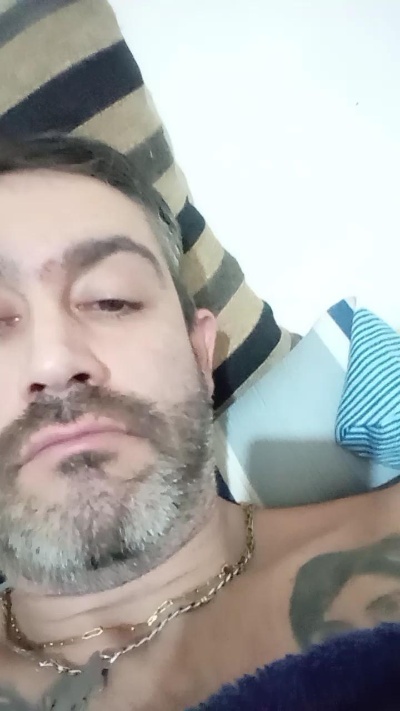 Moprii40 live cam on Cam4