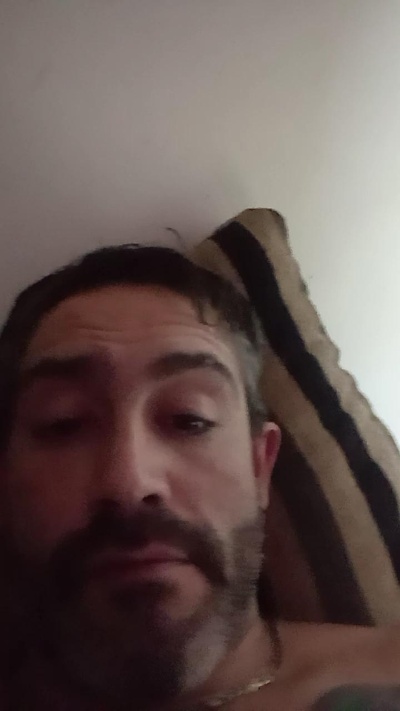 Moprii40 live cam on Cam4
