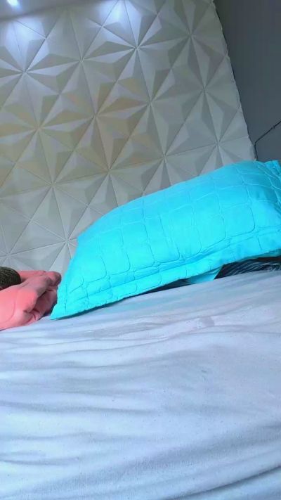 Moranguinh_24 live cam on Cam4