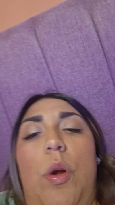 Morenarubia18 live cam on Cam4