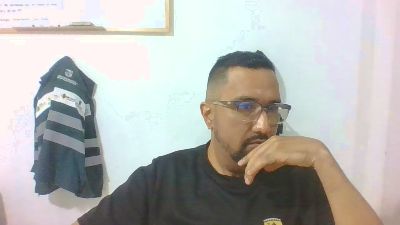 Moreno05555 live cam on Cam4