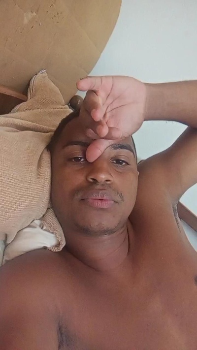 MorenoRj2409 live cam on Cam4