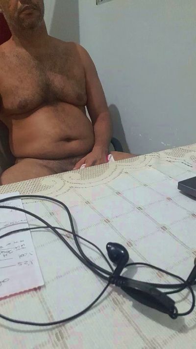 Morenodiscret35 live cam on Cam4
