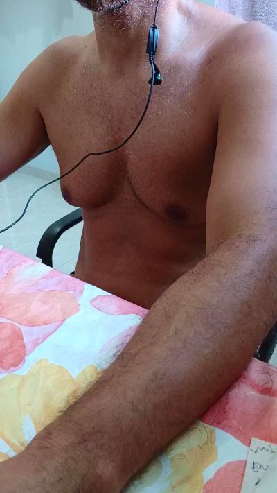 Morenodiscret35 live cam on Cam4