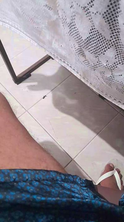 Morenodiscret35 live cam on Cam4