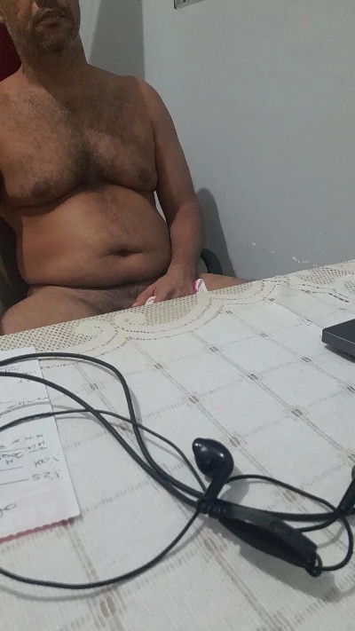 Morenodiscret35 live cam on Cam4