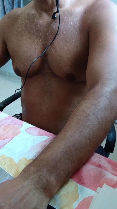 Morenodiscret35 live cam on Cam4