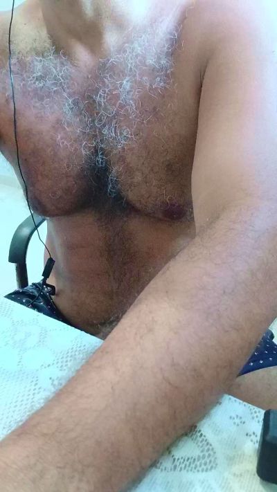 Morenodiscret35 live cam on Cam4