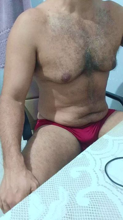 Morenodiscret35 live cam on Cam4