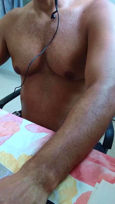 Morenodiscret35 live cam on Cam4
