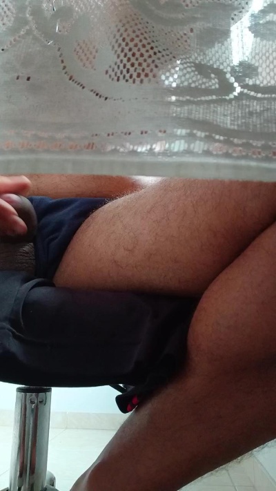 Morenodiscret35 live cam on Cam4