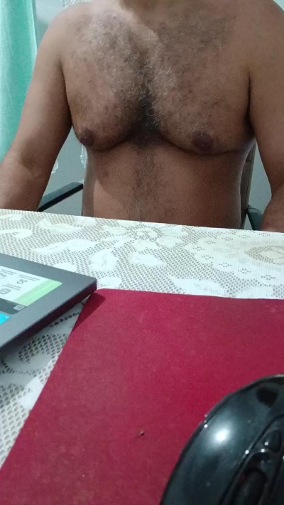 Morenodiscret35 live cam on Cam4