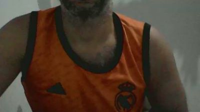 Morenodiscret35 live cam on Cam4