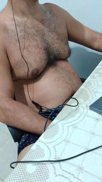 Morenodiscret35 live cam on Cam4