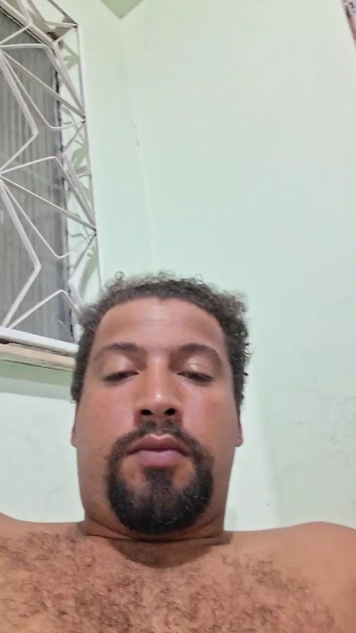 Morenogatorj99 live cam on Cam4