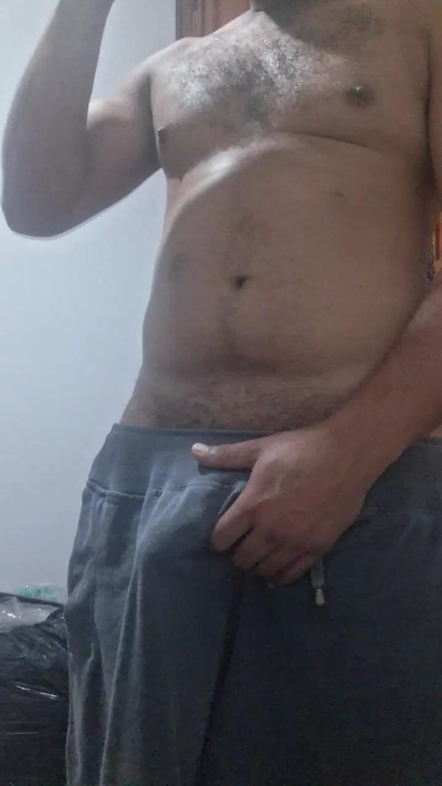 Morenogatorj99 live cam on Cam4