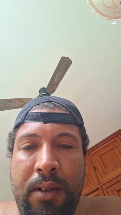 Morenogatorj99 live cam on Cam4