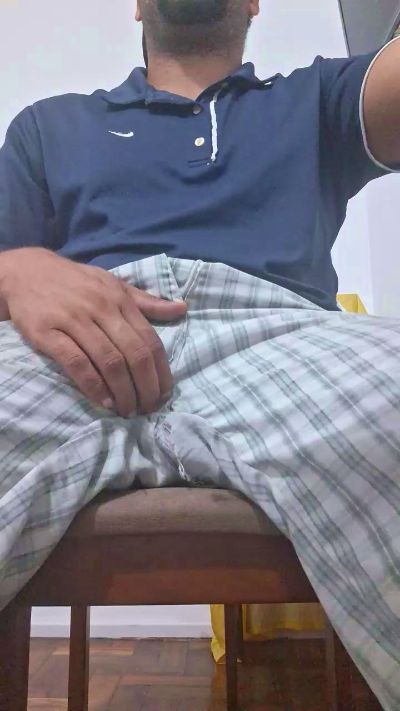 Morenogatorj99 live cam on Cam4