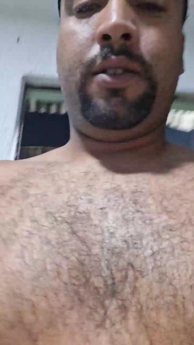 Morenogatorj99 live cam on Cam4