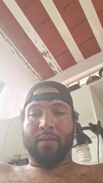 Morenogatorj99 live cam on Cam4