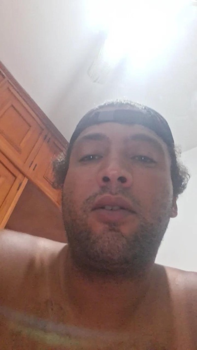 Morenogatorj99 live cam on Cam4