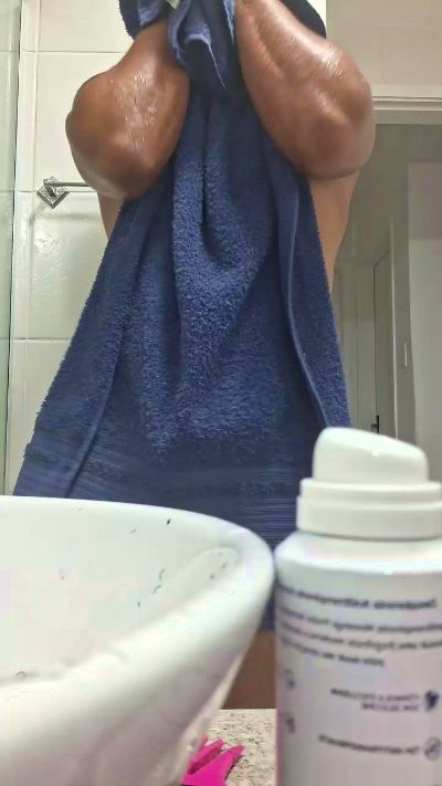Morenogatorj99 live cam on Cam4
