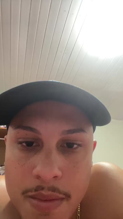 Morenoyboy live cam on Cam4