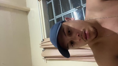 Morenoyboy live cam on Cam4