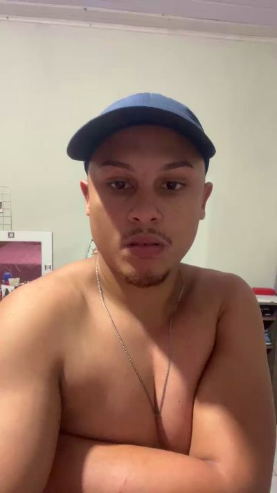 Morenoyboy live cam on Cam4