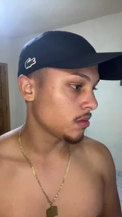 Morenoyboy live cam on Cam4