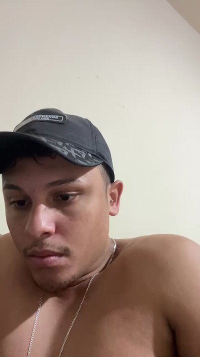 Morenoyboy live cam on Cam4