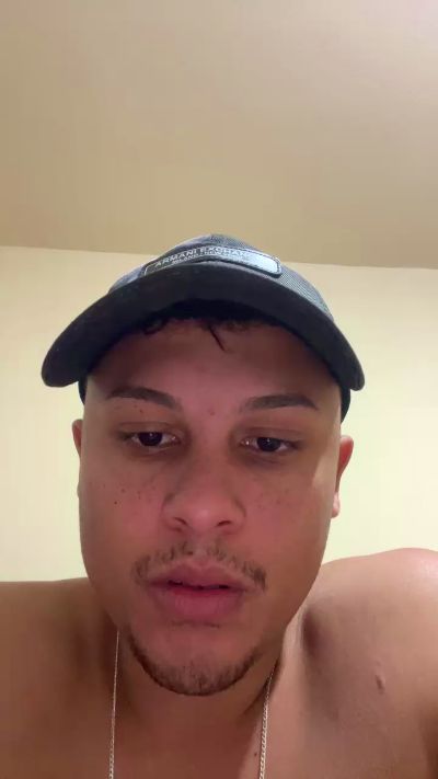 Morenoyboy live cam on Cam4