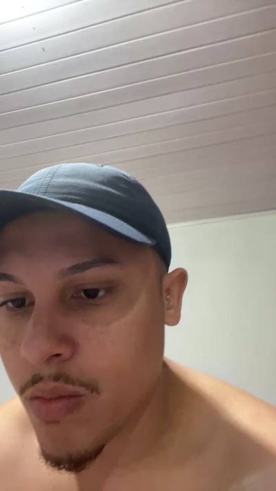 Morenoyboy live cam on Cam4