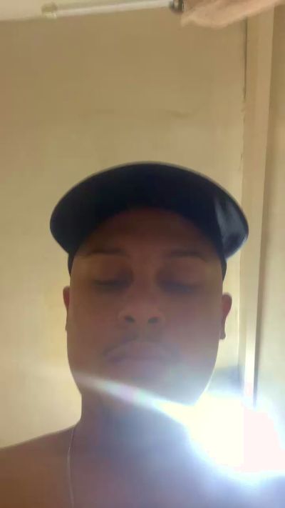 Morenoyboy live cam on Cam4