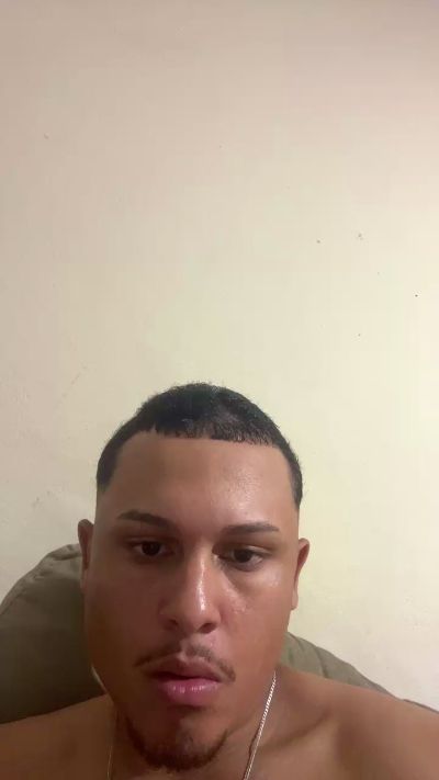 Morenoyboy live cam on Cam4