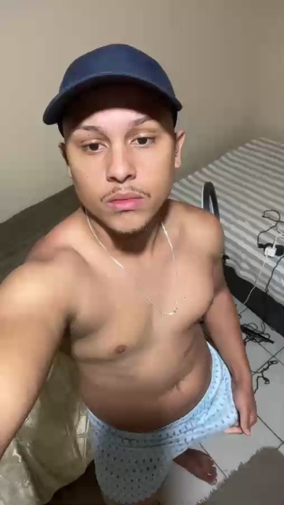 Morenoyboy live cam on Cam4