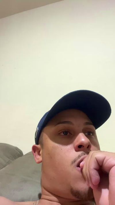 Morenoyboy live cam on Cam4