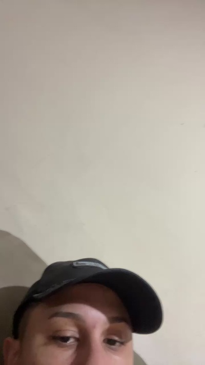 Morenoyboy live cam on Cam4
