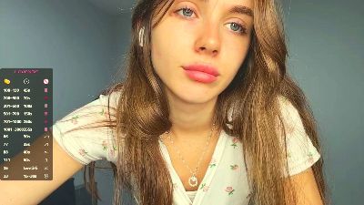 MoriahSpinello live cam on Cam4
