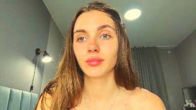 MoriahSpinello live cam on Cam4