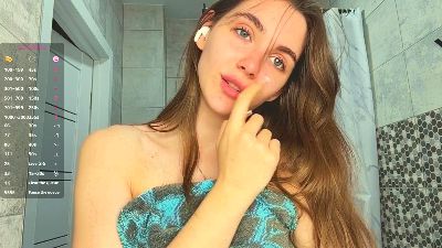 MoriahSpinello live cam on Cam4