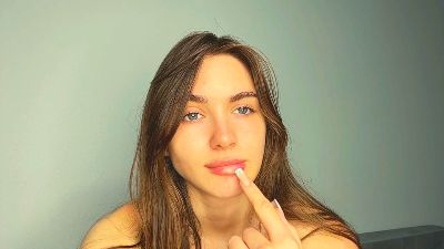 MoriahSpinello live cam on Cam4