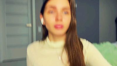 MoriahSpinello live cam on Cam4