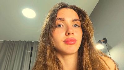 MoriahSpinello live cam on Cam4
