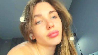 MoriahSpinello live cam on Cam4